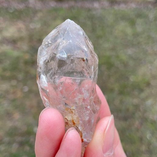 Mobile sand Enhydro Herkimer Diamond with good clarity quartz body